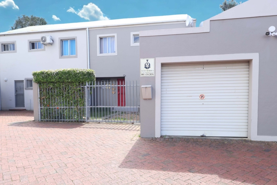 3 Bedroom Property for Sale in Lemoenkloof Western Cape